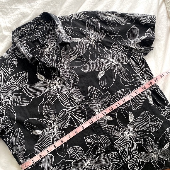 L Forever 21 Floral Black&White button down - Picture 4 of 7